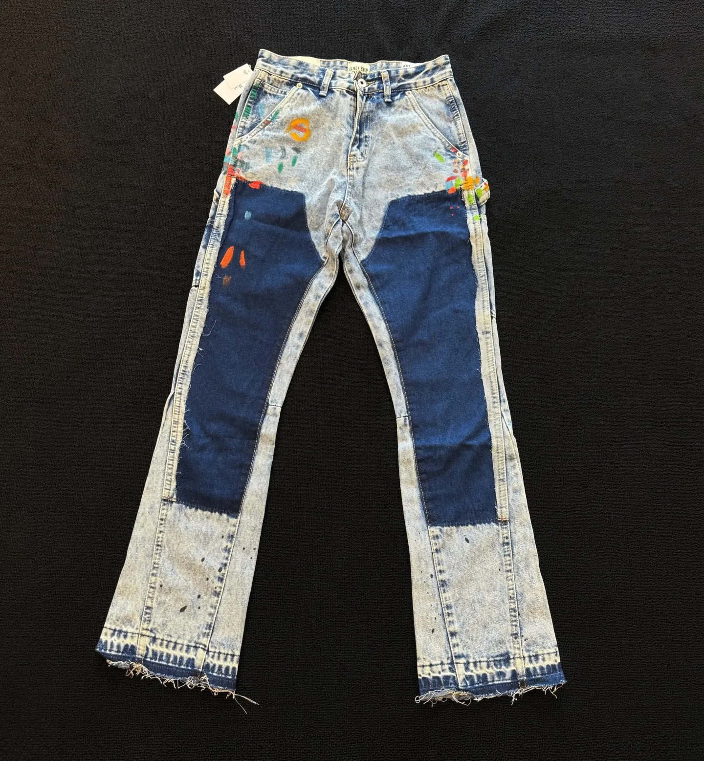 P230 model number: D401 GALLERY DEPT micro-flared distressed distressed jeans, three-dimensional version, loose and comfortable, not picky about body shape, factory precision, original factory quality control, same style for men and women, can be matched with couples, versatile recommendation, must-have denim for all seasons, made of heavy-duty washed pure cotton denim fabric. After washing, it is soft and thick, very stylish when worn. Size: 28, 30, 32, 34, 36 (S-XXL) Color: Splicing Size reference # 28 pants length 100 waist 72 30 pants length 102 waist 76 32 pants length 104 waist 80 34 pants length 106 waist 84 36 pants length 108 waist 88